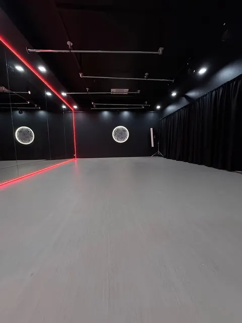 BLACK MOON studio photo