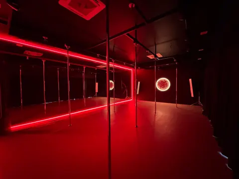BLACK MOON studio photo