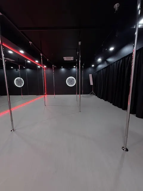 BLACK MOON studio photo